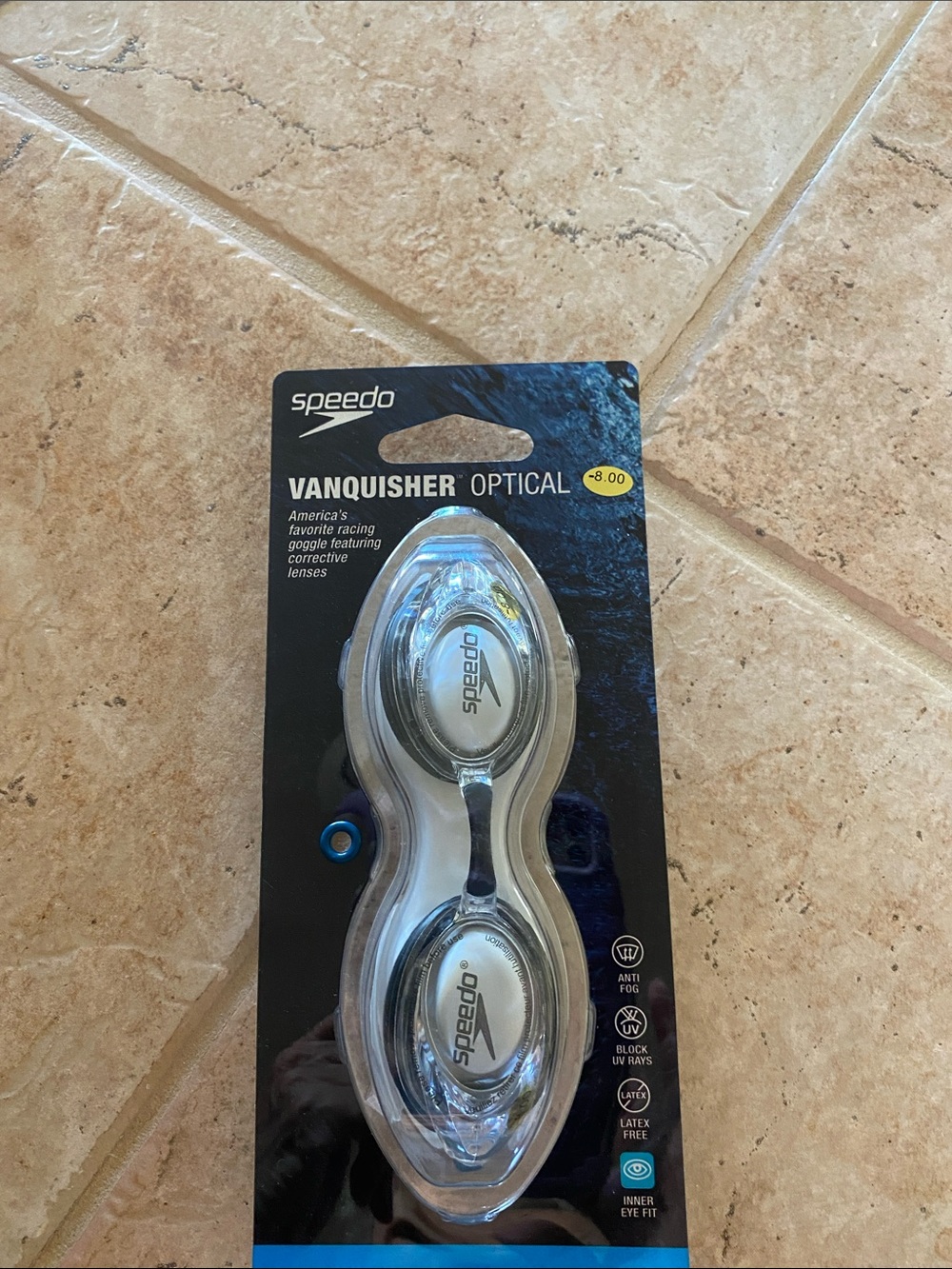 Diving or swimming goggles.